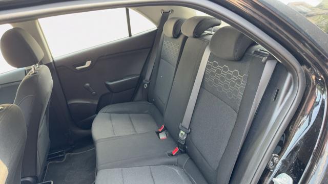 Kia Rio image 6