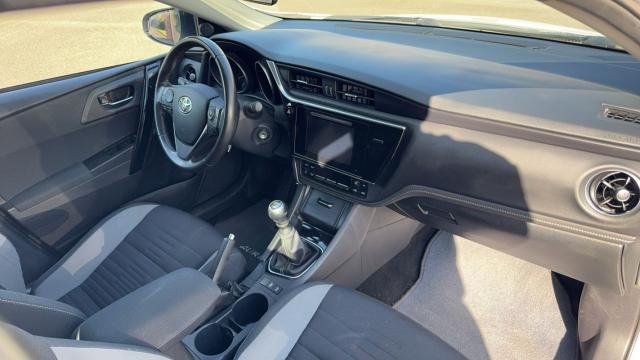 Toyota Auris image 9