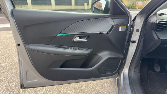 Peugeot 208 image 9