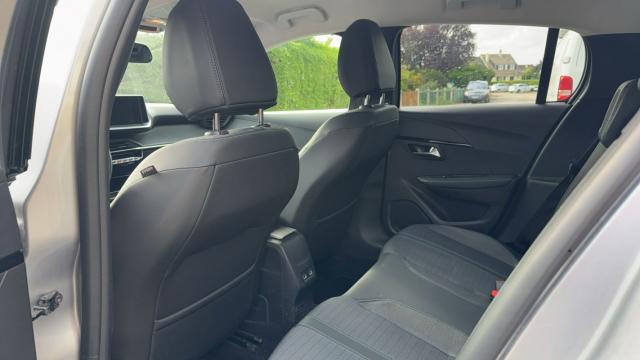 Peugeot 208 image 8