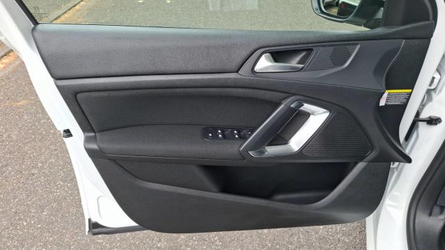 Peugeot 308 image 6