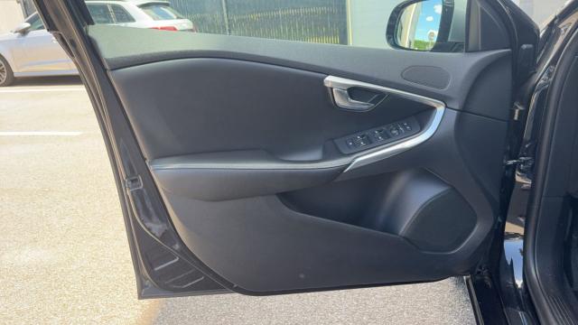 Volvo V40 image 8