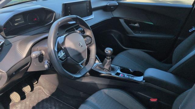 Peugeot 2008 image 2