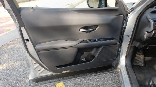 Lexus Ux image 3