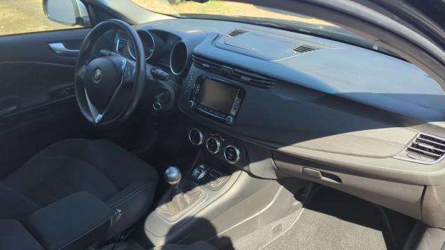 Alfa Romeo Giulietta image 7