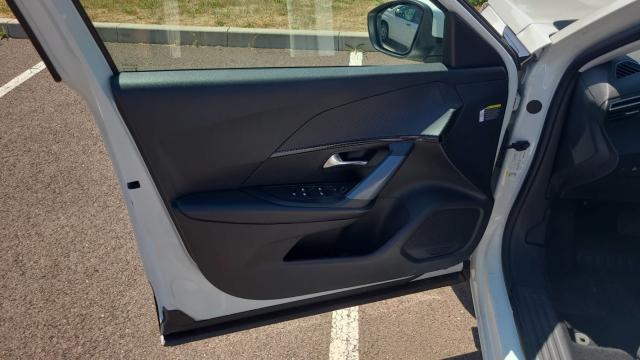 Peugeot 2008 image 3