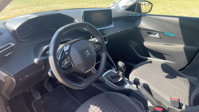 Peugeot 208 image 3