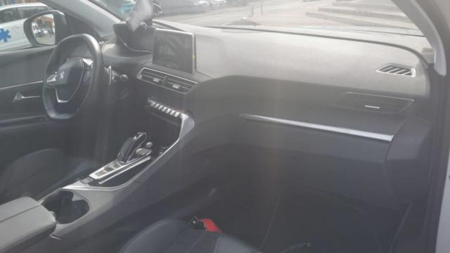 Peugeot 3008 image 2