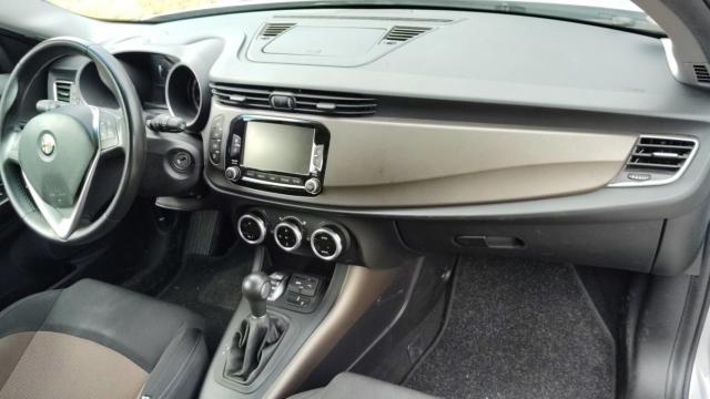 Alfa Romeo Giulietta image 3