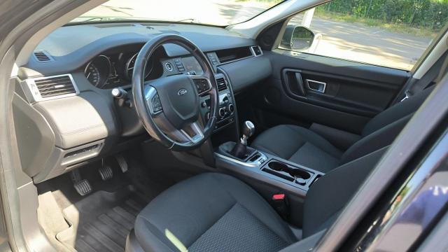 Land Rover Discovery Sport image 2