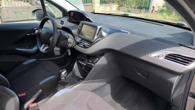 Peugeot 208 image 8