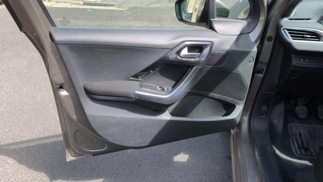 Peugeot 208 image 6