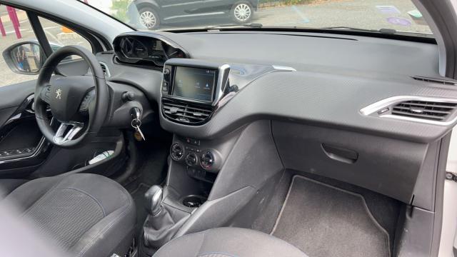 Peugeot 208 image 5