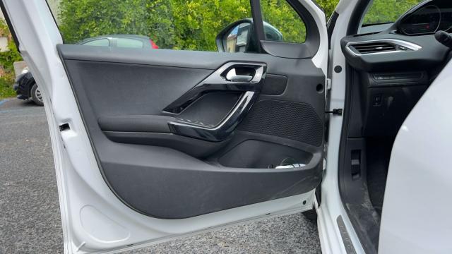 Peugeot 208 image 4