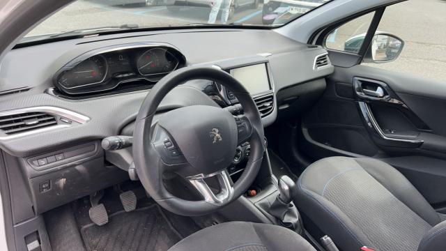 Peugeot 208 image 6