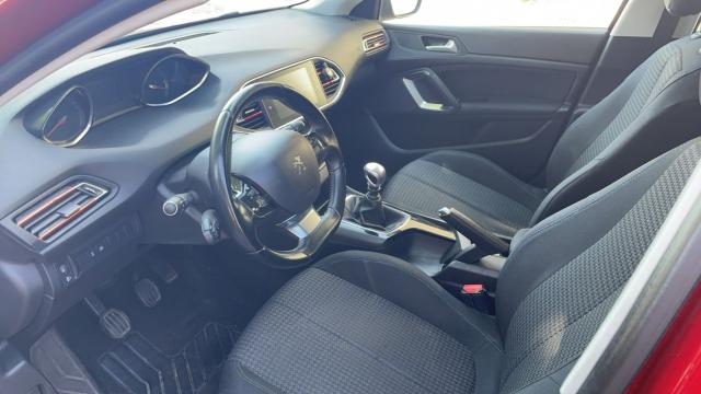 Peugeot 308 image 1