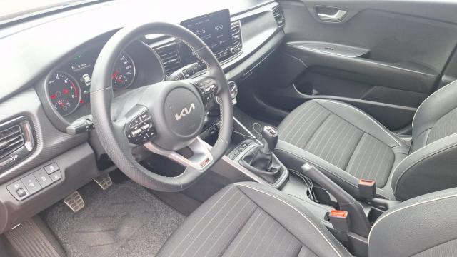 Kia Rio image 5