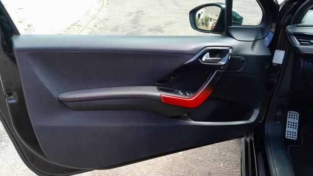 Peugeot 208 image 7