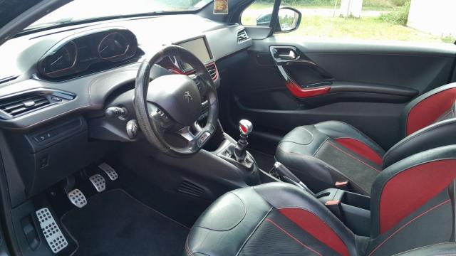 Peugeot 208 image 2