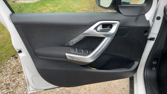 Peugeot 2008 image 3