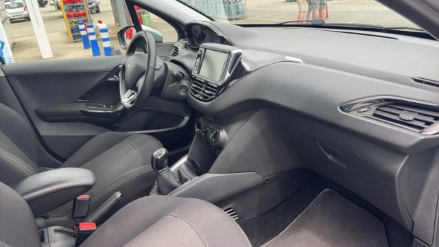 Peugeot 208 image 2
