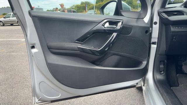 Peugeot 208 image 9