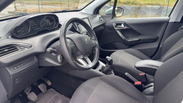 Peugeot 208 image 1
