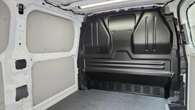 Ford Transit Custom image 4