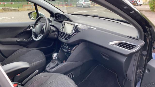 Peugeot 208 image 5