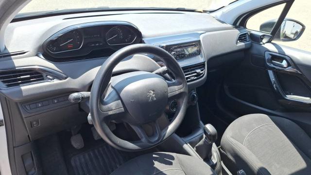 Peugeot 208 image 7