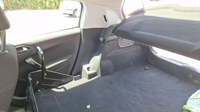 Peugeot 208 image 6