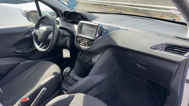 Peugeot 208 image 8