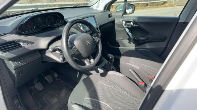 Peugeot 208 image 2
