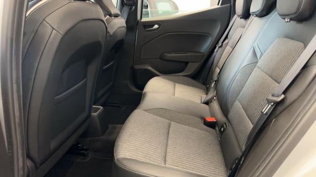 Renault Clio image 8