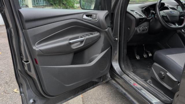 Ford Kuga image 3