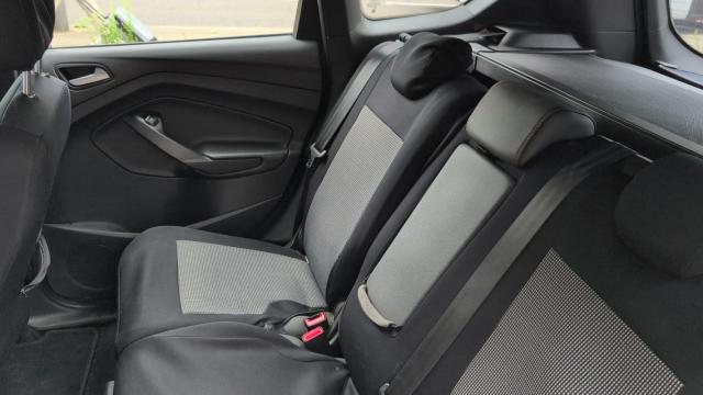 Ford Kuga image 8