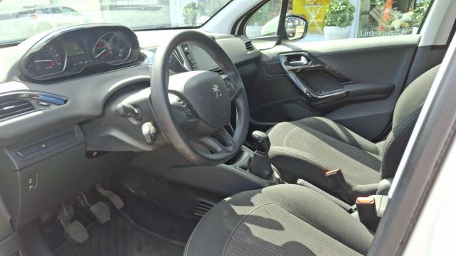 Peugeot 208 image 2
