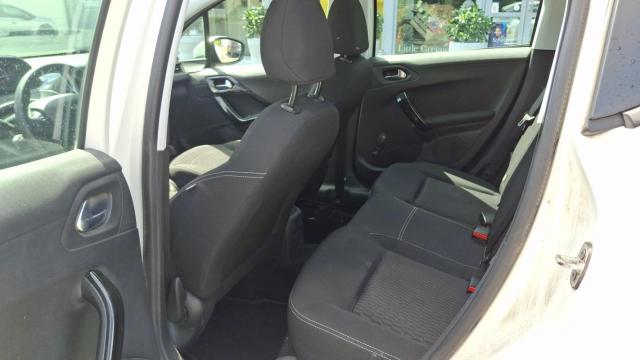 Peugeot 208 image 3
