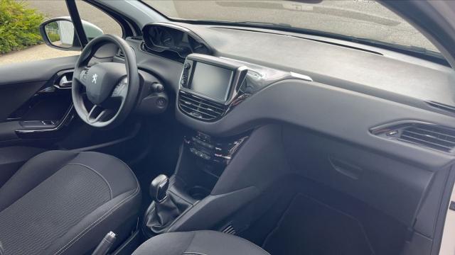 Peugeot 208 image 1