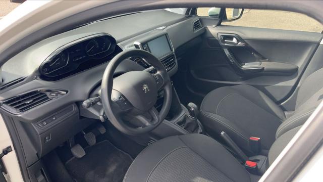 Peugeot 208 image 9