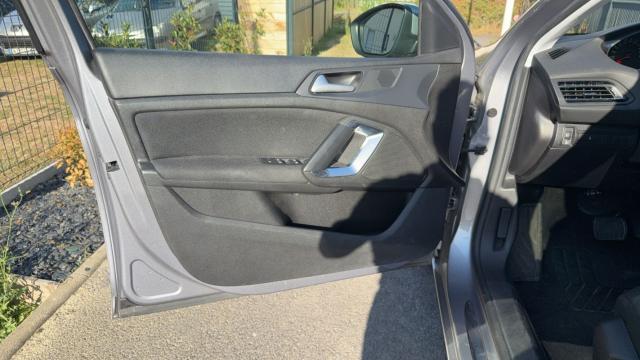Peugeot 308 image 1