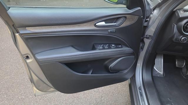 Alfa Romeo Stelvio image 8
