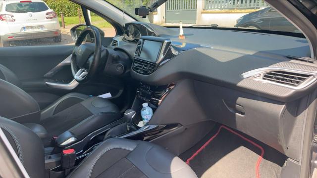 Peugeot 2008 image 8
