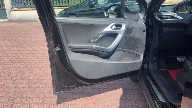 Peugeot 2008 image 2