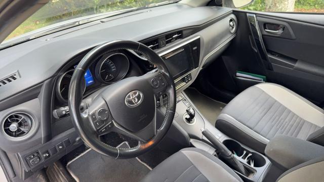 Toyota Auris image 8