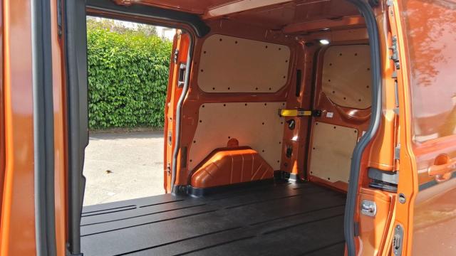 Ford Transit Custom image 2