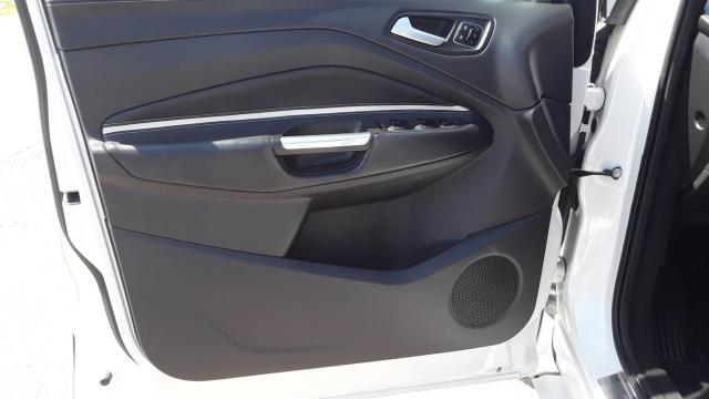 Ford Kuga image 8