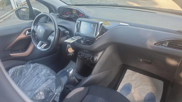 Peugeot 208 image 8