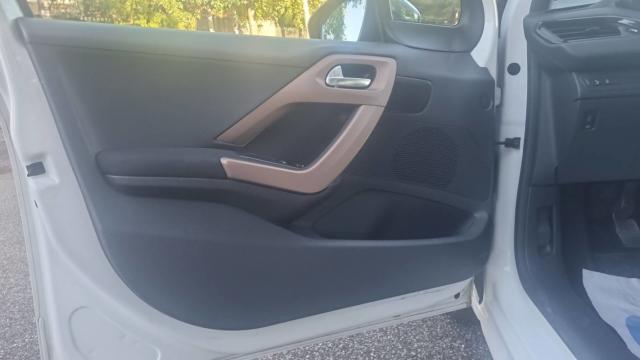 Peugeot 208 image 3