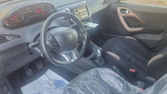 Peugeot 208 image 2